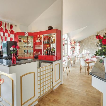 Le Relais De Voisins Hotel Bagian luar foto