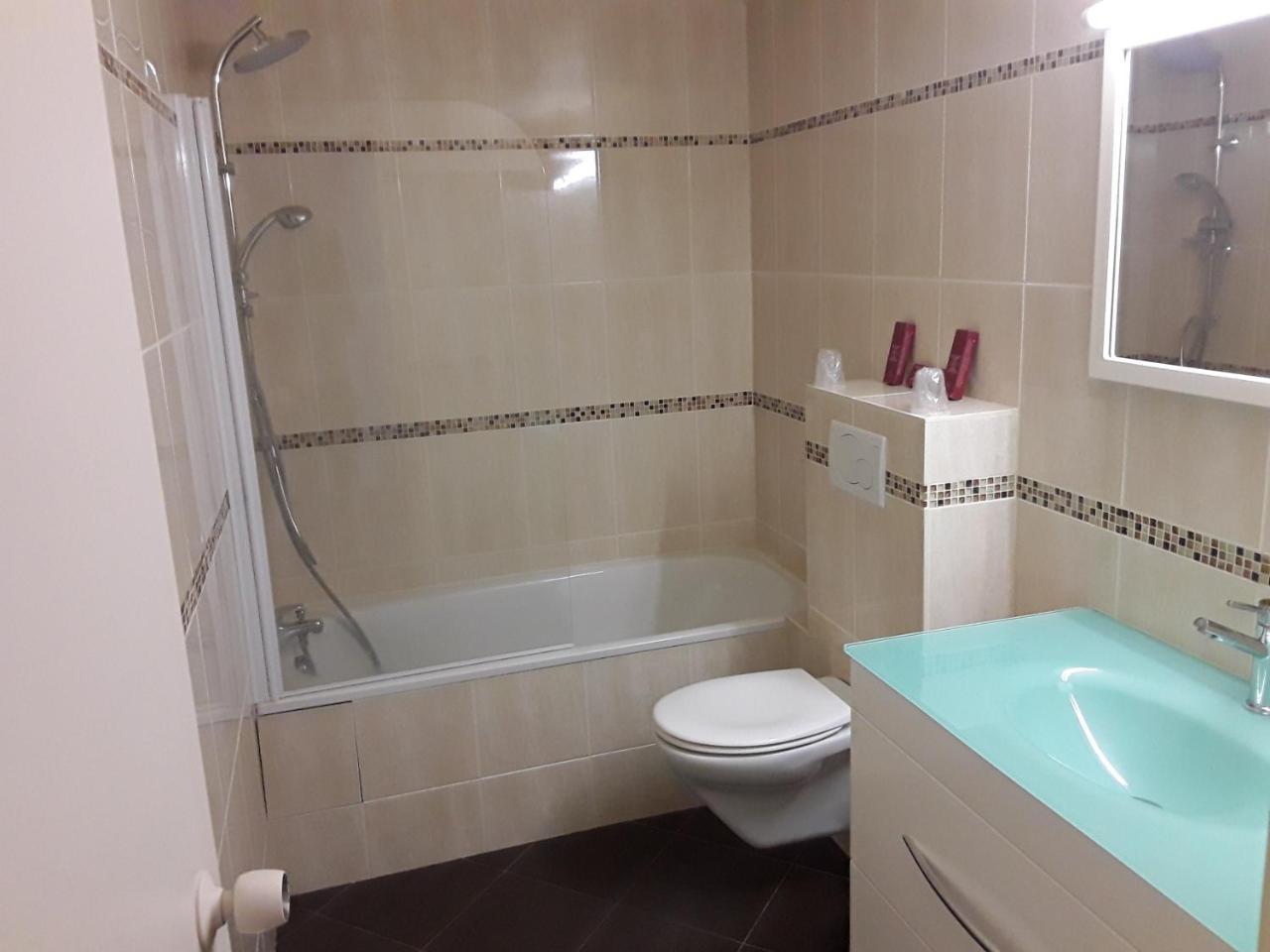 Le Relais De Voisins Hotel Bagian luar foto